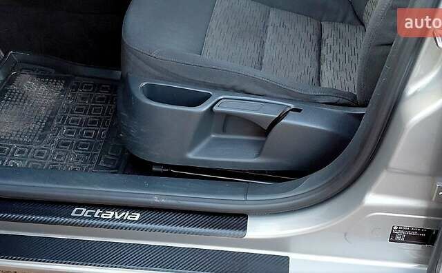 Серый Шкода Октавия, объемом двигателя 1.6 л и пробегом 266 тыс. км за 8900 $, фото 4 на Automoto.ua