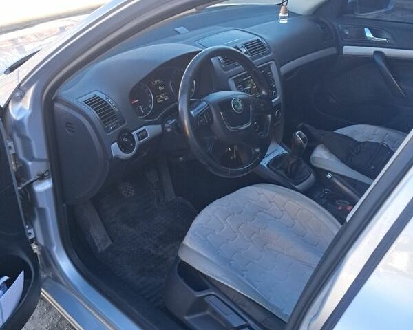 Серый Шкода Октавия, объемом двигателя 1.6 л и пробегом 252 тыс. км за 7500 $, фото 8 на Automoto.ua