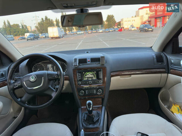 Серый Шкода Октавия, объемом двигателя 1.6 л и пробегом 347 тыс. км за 7100 $, фото 5 на Automoto.ua