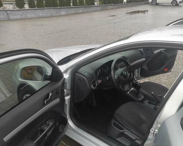 Серый Шкода Октавия, объемом двигателя 1.6 л и пробегом 358 тыс. км за 9000 $, фото 3 на Automoto.ua