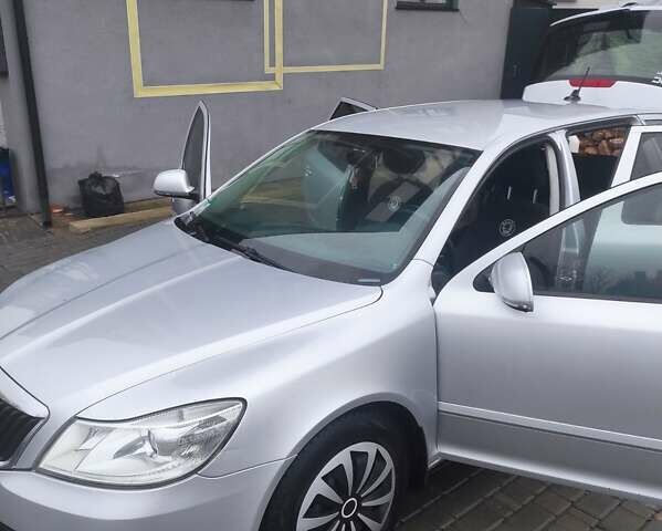 Серый Шкода Октавия, объемом двигателя 1.6 л и пробегом 358 тыс. км за 9000 $, фото 2 на Automoto.ua