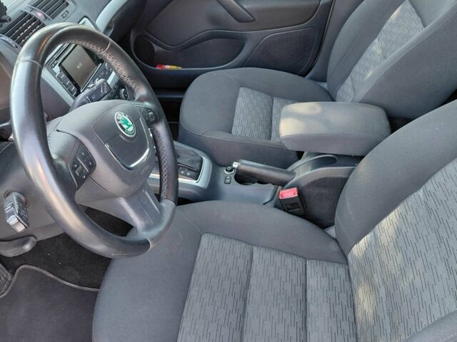 Серый Шкода Октавия, объемом двигателя 0 л и пробегом 261 тыс. км за 11200 $, фото 8 на Automoto.ua