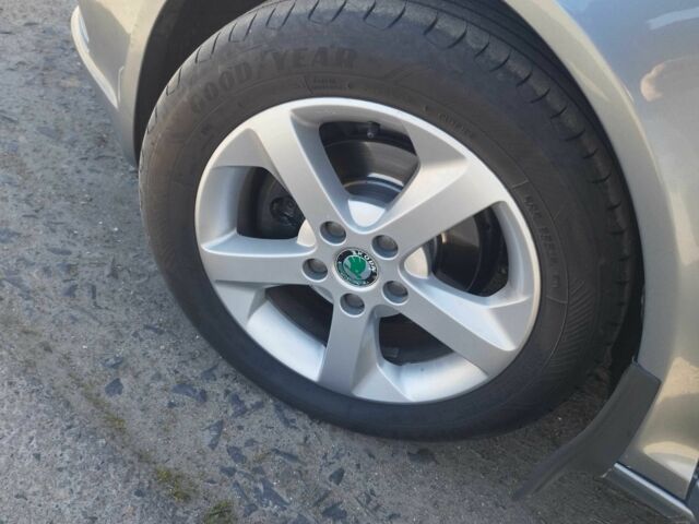 Шкода Октавія 2012 у Костополе на Automoto.ua Сірий Шкода Октавія, об'ємом двигуна 1.6 л та пробігом 248 тис. км за 9300 $, фото 7 на Automoto.ua