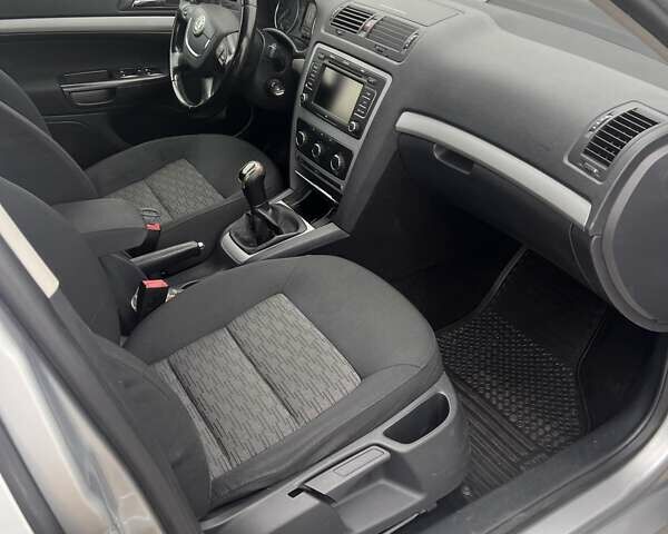 Серый Шкода Октавия, объемом двигателя 1.6 л и пробегом 252 тыс. км за 8950 $, фото 24 на Automoto.ua