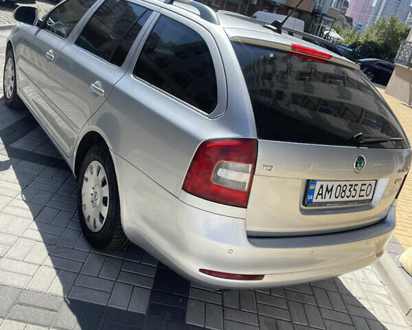 Серый Шкода Октавия, объемом двигателя 1.6 л и пробегом 290 тыс. км за 8900 $, фото 3 на Automoto.ua