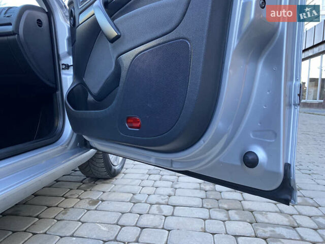 Серый Шкода Октавия, объемом двигателя 1.6 л и пробегом 225 тыс. км за 7999 $, фото 66 на Automoto.ua