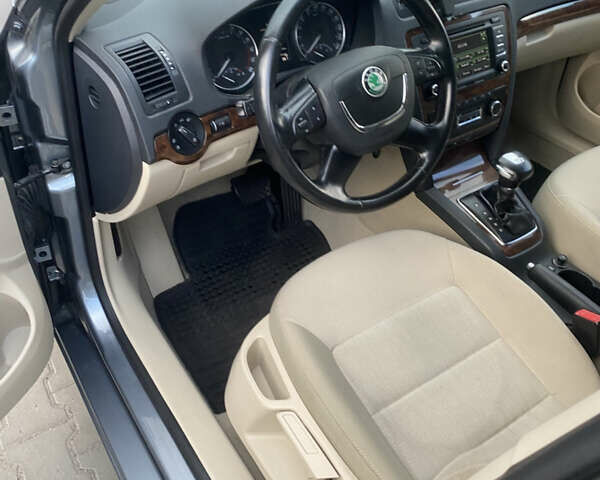 Серый Шкода Октавия, объемом двигателя 1.6 л и пробегом 280 тыс. км за 7350 $, фото 13 на Automoto.ua