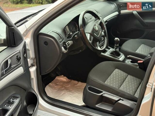 Серый Шкода Октавия, объемом двигателя 1.6 л и пробегом 219 тыс. км за 8450 $, фото 8 на Automoto.ua