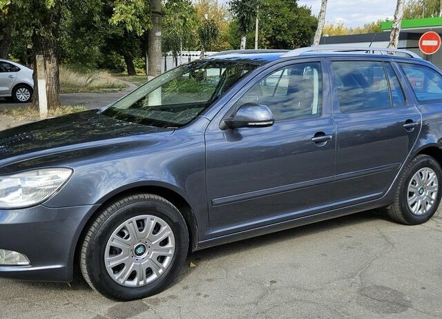 Сірий Шкода Октавія, об'ємом двигуна 2 л та пробігом 140 тис. км за 8300 $, фото 2 на Automoto.ua