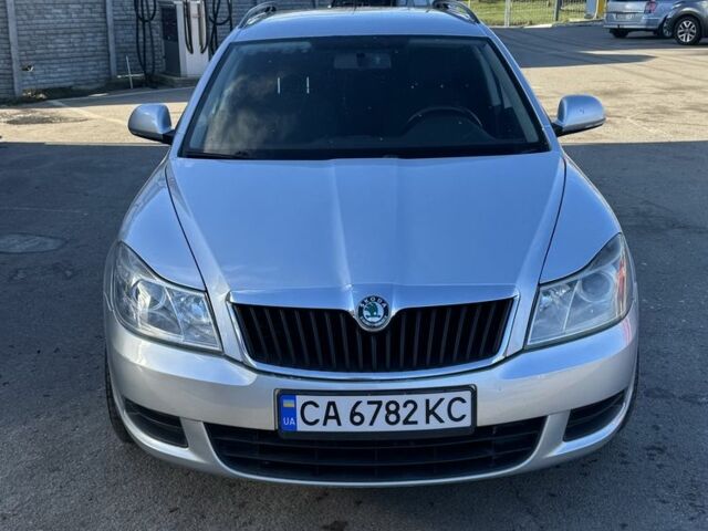 Серый Шкода Октавия, объемом двигателя 1.6 л и пробегом 329 тыс. км за 7800 $, фото 1 на Automoto.ua