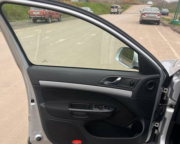 Серый Шкода Октавия, объемом двигателя 1.6 л и пробегом 252 тыс. км за 8950 $, фото 13 на Automoto.ua