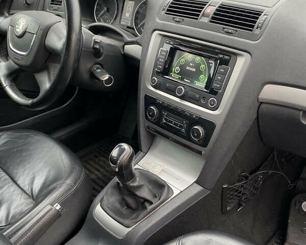 Серый Шкода Октавия, объемом двигателя 1.6 л и пробегом 230 тыс. км за 8500 $, фото 13 на Automoto.ua