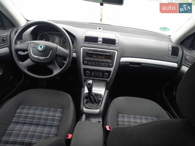 Сірий Шкода Октавія, об'ємом двигуна 1.6 л та пробігом 242 тис. км за 9750 $, фото 12 на Automoto.ua
