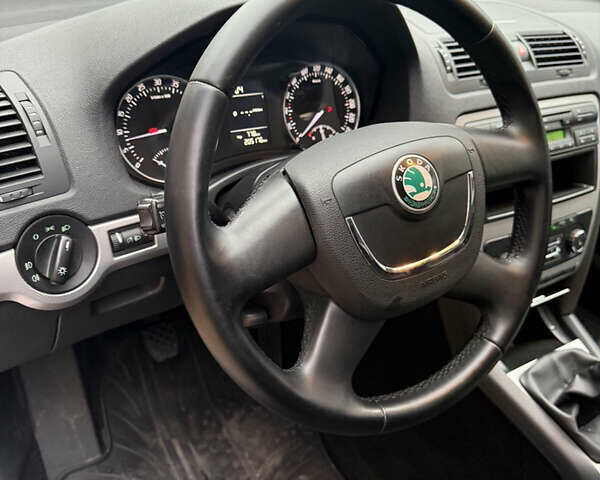 Серый Шкода Октавия, объемом двигателя 1.6 л и пробегом 205 тыс. км за 9600 $, фото 6 на Automoto.ua