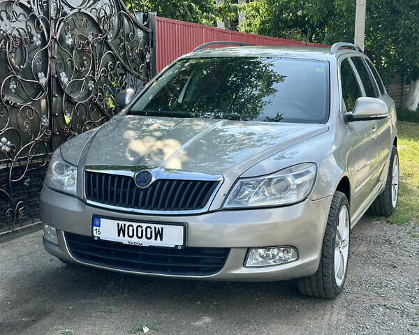 Серый Шкода Октавия, объемом двигателя 1.6 л и пробегом 350 тыс. км за 7500 $, фото 1 на Automoto.ua