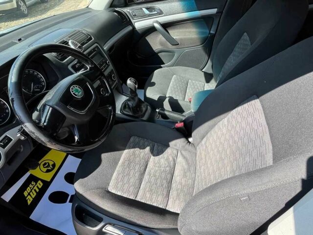 Серый Шкода Октавия, объемом двигателя 1.6 л и пробегом 243 тыс. км за 7600 $, фото 12 на Automoto.ua