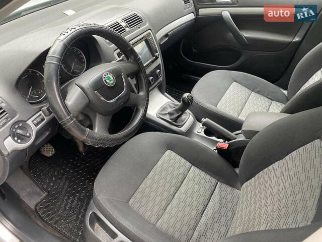 Серый Шкода Октавия, объемом двигателя 1.8 л и пробегом 175 тыс. км за 6000 $, фото 13 на Automoto.ua