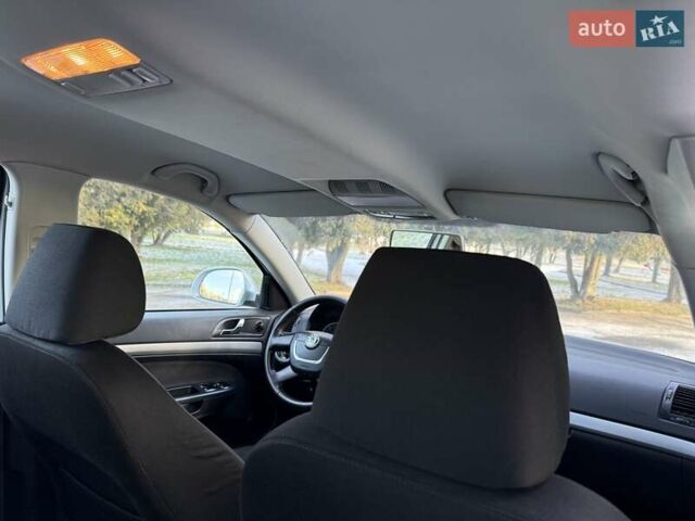 Сірий Шкода Октавія, об'ємом двигуна 1.6 л та пробігом 299 тис. км за 6450 $, фото 43 на Automoto.ua