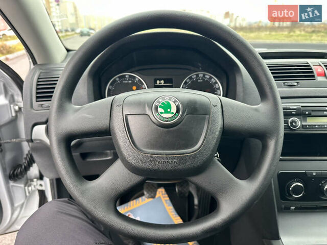 Серый Шкода Октавия, объемом двигателя 1.6 л и пробегом 215 тыс. км за 7999 $, фото 50 на Automoto.ua