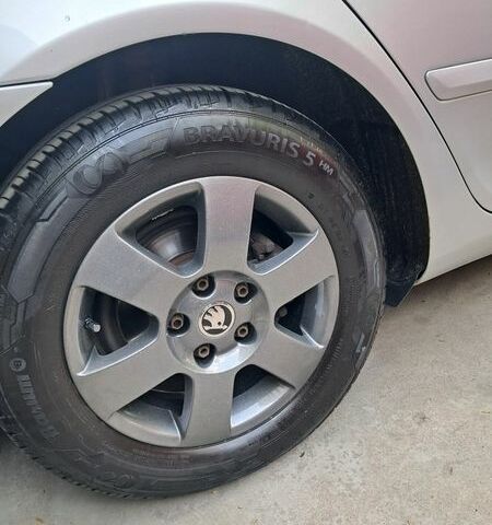 Серый Шкода Октавия, объемом двигателя 1.6 л и пробегом 252 тыс. км за 7500 $, фото 11 на Automoto.ua