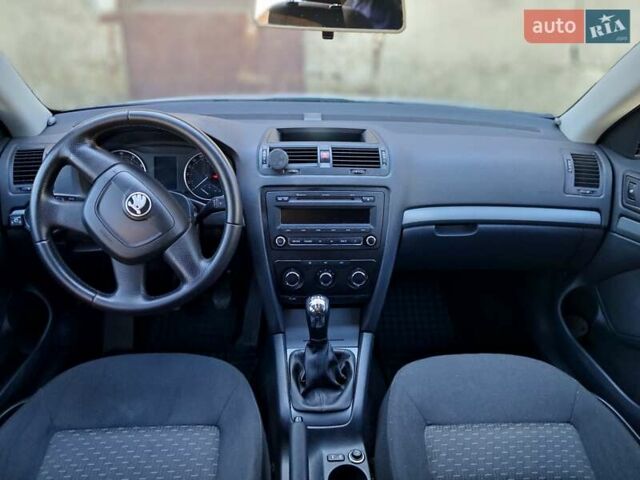 Шкода Октавия 2012 в Запорожье на Automoto.ua Серый Шкода Октавия, объемом двигателя 1.6 л и пробегом 267 тыс. км за 8200 $, фото 8 на Automoto.ua