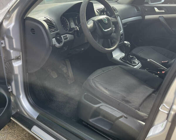 Серый Шкода Октавия, объемом двигателя 1.6 л и пробегом 308 тыс. км за 9700 $, фото 10 на Automoto.ua
