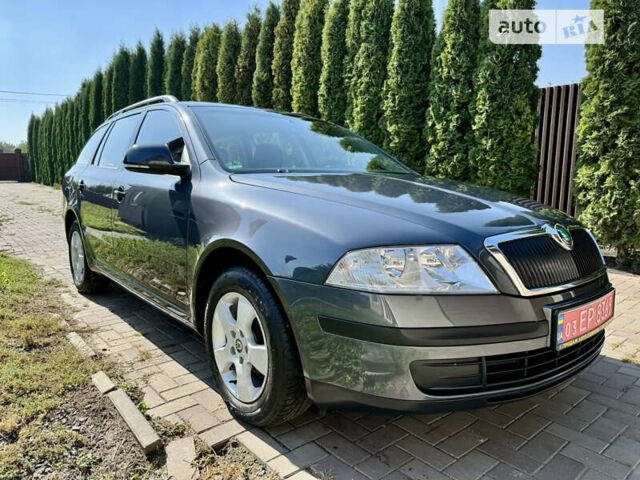 Серый Шкода Октавия, объемом двигателя 1.6 л и пробегом 211 тыс. км за 7999 $, фото 1 на Automoto.ua