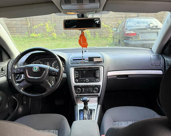 Сірий Шкода Октавія, об'ємом двигуна 1.97 л та пробігом 381 тис. км за 8000 $, фото 9 на Automoto.ua