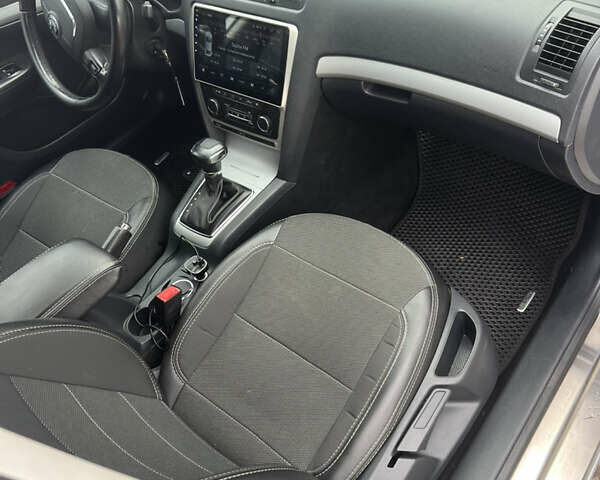 Серый Шкода Октавия, объемом двигателя 1.6 л и пробегом 312 тыс. км за 8300 $, фото 5 на Automoto.ua