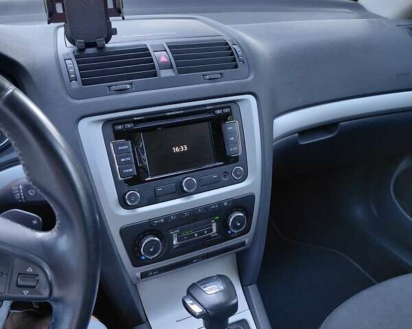 Серый Шкода Октавия, объемом двигателя 2.01 л и пробегом 262 тыс. км за 10500 $, фото 10 на Automoto.ua