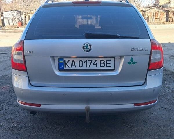 Серый Шкода Октавия, объемом двигателя 1.6 л и пробегом 252 тыс. км за 7500 $, фото 2 на Automoto.ua