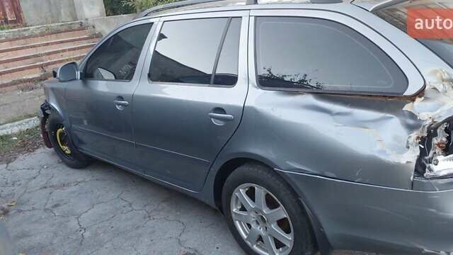 Серый Шкода Октавия, объемом двигателя 1.6 л и пробегом 350 тыс. км за 4200 $, фото 1 на Automoto.ua