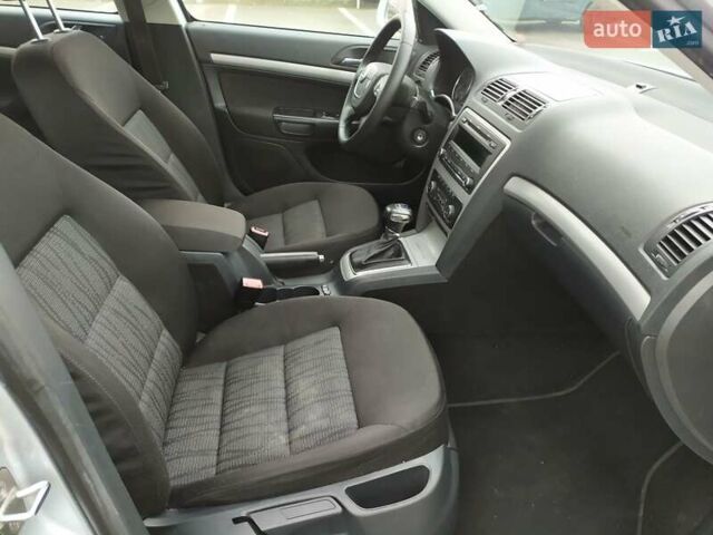 Серый Шкода Октавия, объемом двигателя 1.8 л и пробегом 200 тыс. км за 8499 $, фото 5 на Automoto.ua