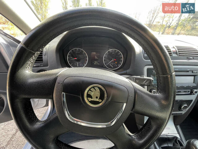 Шкода Октавія 2012 у Кельменцах на Automoto.ua Сірий Шкода Октавія, об'ємом двигуна 1.99 л та пробігом 305 тис. км за 6800 $, фото 13 на Automoto.ua