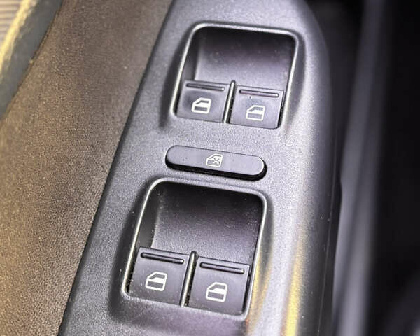 Сірий Шкода Октавія, об'ємом двигуна 1.6 л та пробігом 286 тис. км за 8200 $, фото 21 на Automoto.ua