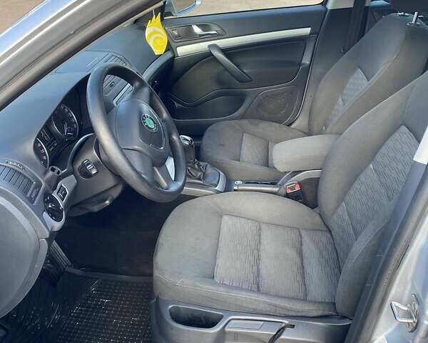 Серый Шкода Октавия, объемом двигателя 1.6 л и пробегом 250 тыс. км за 9200 $, фото 1 на Automoto.ua