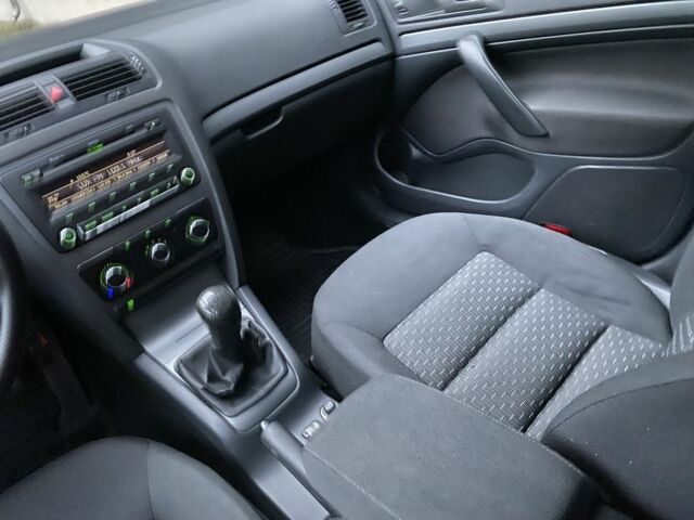 Шкода Октавия 2012 в Киеве на Automoto.ua Серый Шкода Октавия, объемом двигателя 1.6 л и пробегом 184 тыс. км за 6999 $, фото 21 на Automoto.ua