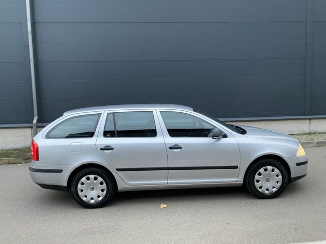 Шкода Октавия 2012 в Киеве на Automoto.ua Серый Шкода Октавия, объемом двигателя 1.6 л и пробегом 184 тыс. км за 6999 $, фото 4 на Automoto.ua