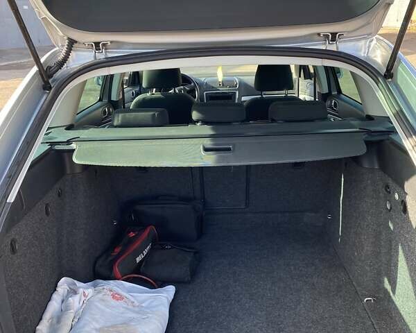 Серый Шкода Октавия, объемом двигателя 1.6 л и пробегом 250 тыс. км за 9200 $, фото 5 на Automoto.ua