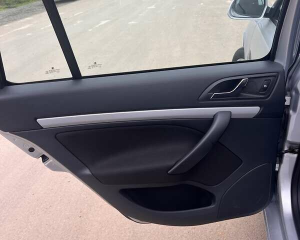 Серый Шкода Октавия, объемом двигателя 1.6 л и пробегом 252 тыс. км за 8950 $, фото 18 на Automoto.ua