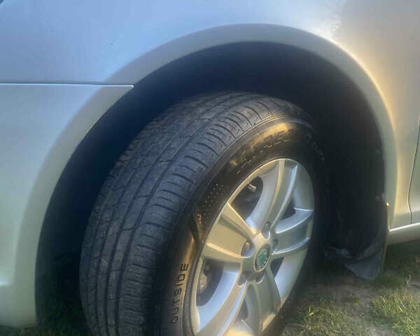 Шкода Октавия 2012 в Яворове на Automoto.ua Серый Шкода Октавия, объемом двигателя 1.6 л и пробегом 254 тыс. км за 8400 $, фото 8 на Automoto.ua