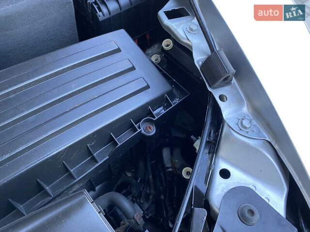 Серый Шкода Октавия, объемом двигателя 1.6 л и пробегом 225 тыс. км за 7999 $, фото 93 на Automoto.ua