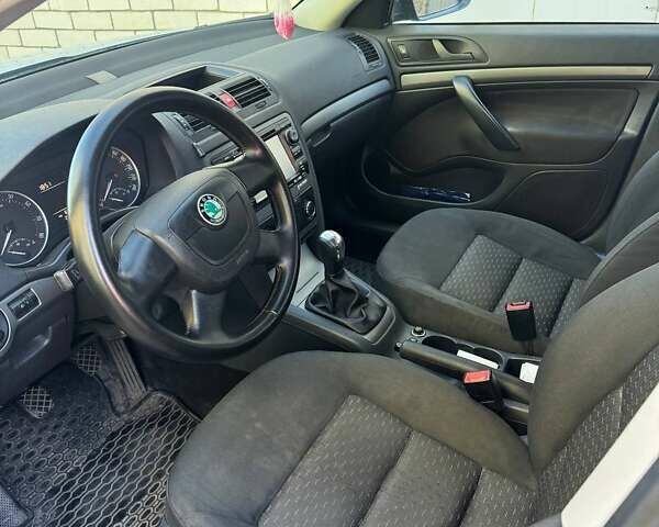 Серый Шкода Октавия, объемом двигателя 1.6 л и пробегом 230 тыс. км за 5700 $, фото 15 на Automoto.ua
