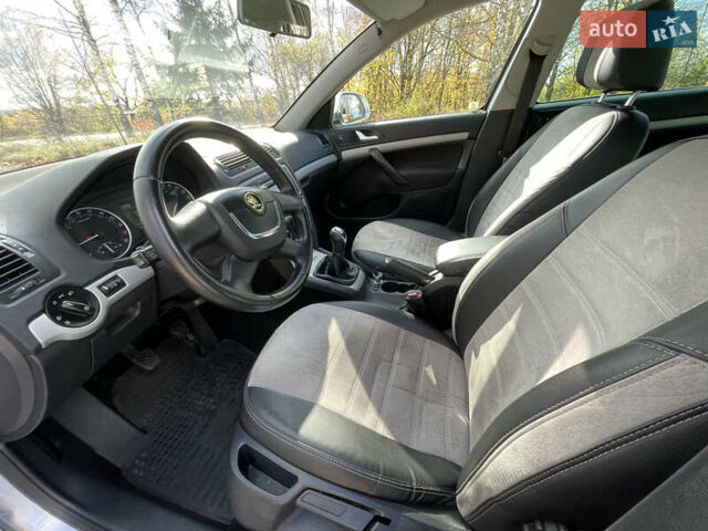 Шкода Октавія 2012 у Кельменцах на Automoto.ua Сірий Шкода Октавія, об'ємом двигуна 1.99 л та пробігом 305 тис. км за 6800 $, фото 12 на Automoto.ua