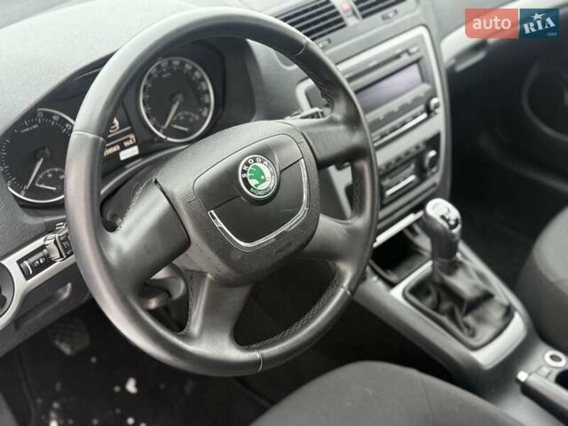 Серый Шкода Октавия, объемом двигателя 1.6 л и пробегом 220 тыс. км за 8599 $, фото 34 на Automoto.ua