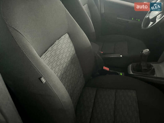 Серый Шкода Октавия, объемом двигателя 1.6 л и пробегом 214 тыс. км за 9300 $, фото 52 на Automoto.ua