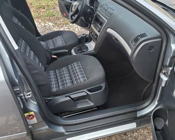 Сірий Шкода Октавія, об'ємом двигуна 1.6 л та пробігом 190 тис. км за 8950 $, фото 14 на Automoto.ua