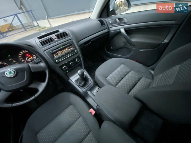 Серый Шкода Октавия, объемом двигателя 1.6 л и пробегом 184 тыс. км за 6999 $, фото 42 на Automoto.ua