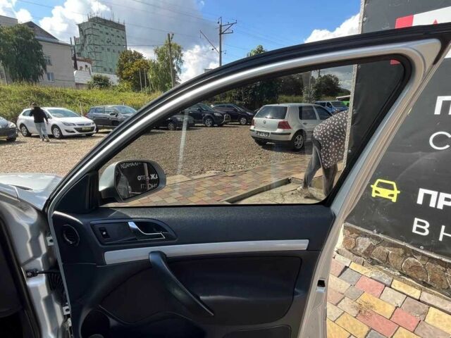 Серый Шкода Октавия, объемом двигателя 1.6 л и пробегом 243 тыс. км за 7600 $, фото 22 на Automoto.ua