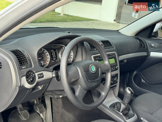 Серый Шкода Октавия, объемом двигателя 1.6 л и пробегом 169 тыс. км за 8900 $, фото 11 на Automoto.ua